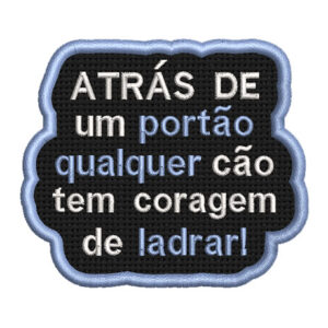 ATRÁS DO PORTÃO...
